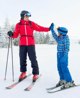 Happy family on a ski trip, Skiing | Dintravel® Happy family on a ski trip, Skiing