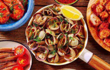 Tapas Seafood Clams Shrimps | Dintravel® Tapas Seafood Clams Shrimps