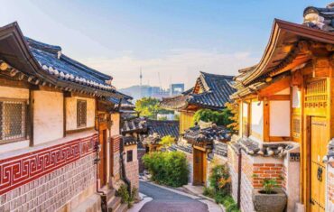 Sunrise at Bukchon Hanok Village Seoul South Korea | Dintravel® Sunrise at Bukchon Hanok Village Seoul South Korea