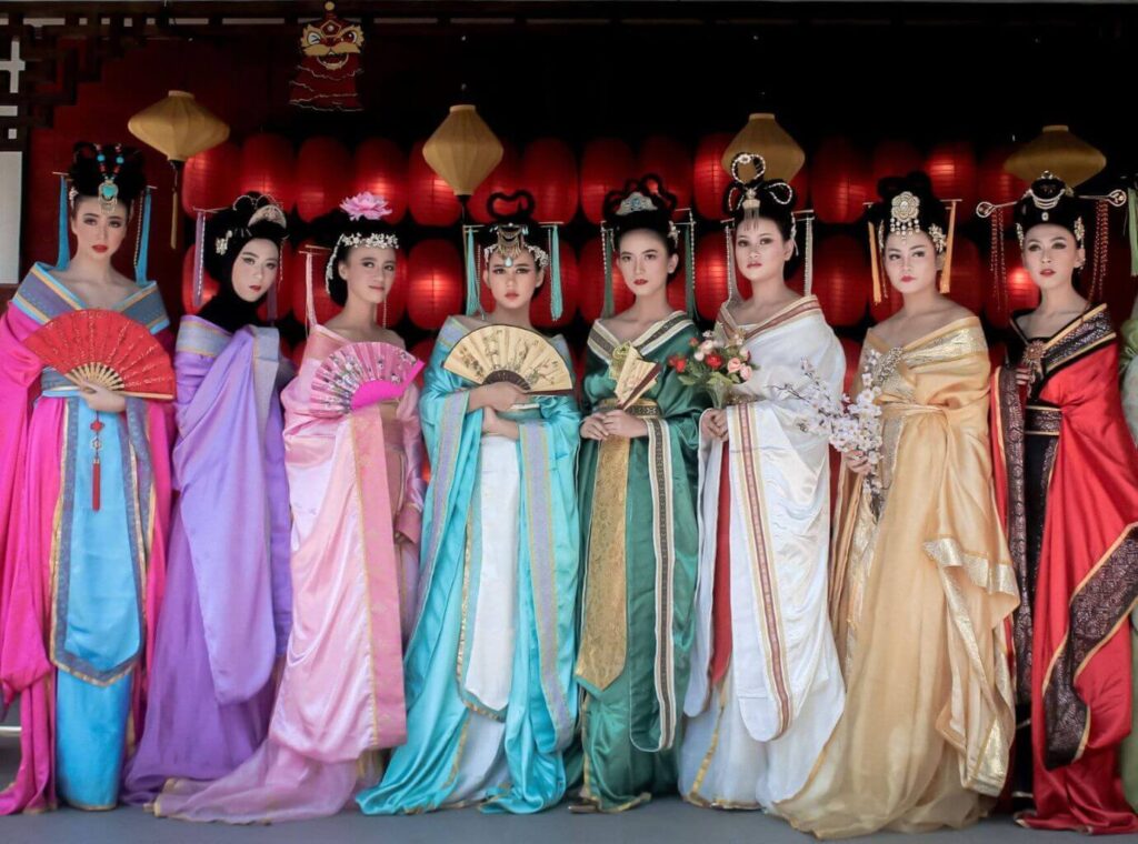 Women in traditional Chinese dresses